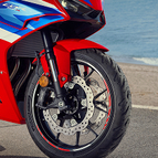 Kategóriájában élen járó felfüggesztés és fékek